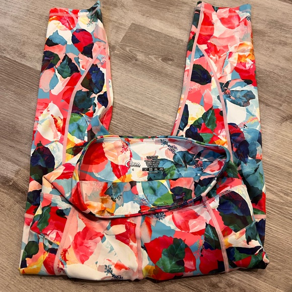 Zyia, Floral cropped light n tight leggings, size 4 - Picture 4 of 9